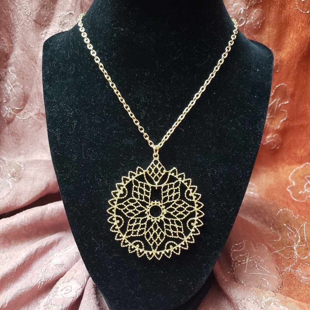 Brand New Jessica Simpson long, pendant necklace.